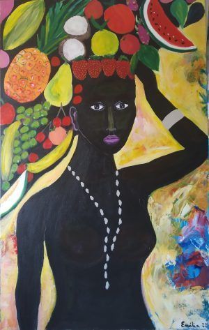 Mujer con frutas sobre la cabeza