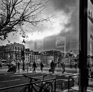 PARIS TRAS EL CRISTAL DEL CAFÉ
